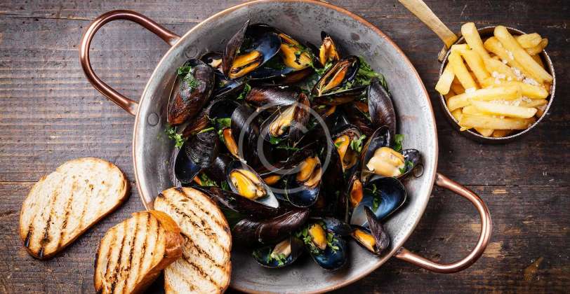 Thai-Style Mussels with Herbs and Coconut Broth